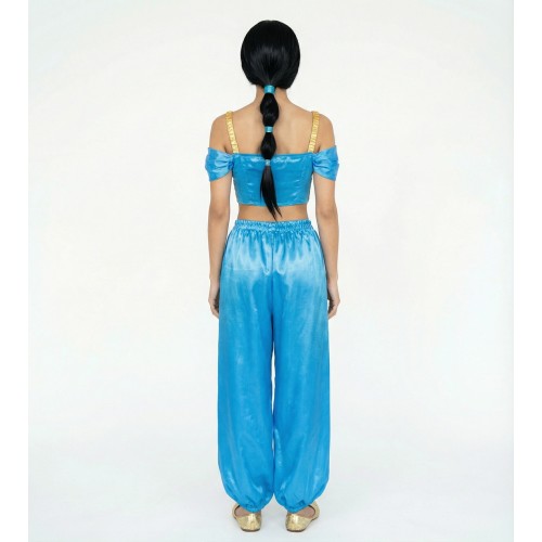 Военный женский костюм